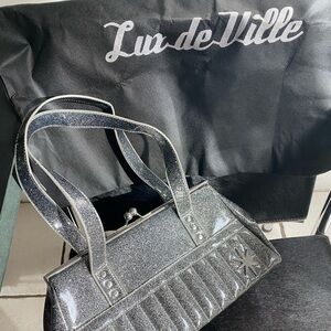Lux DeVille kiss lock